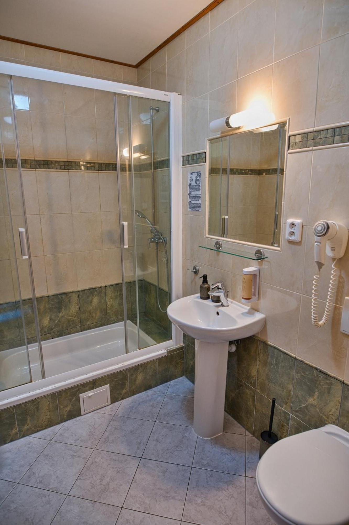 Krusovice Hotel U Lipy מראה חיצוני תמונה