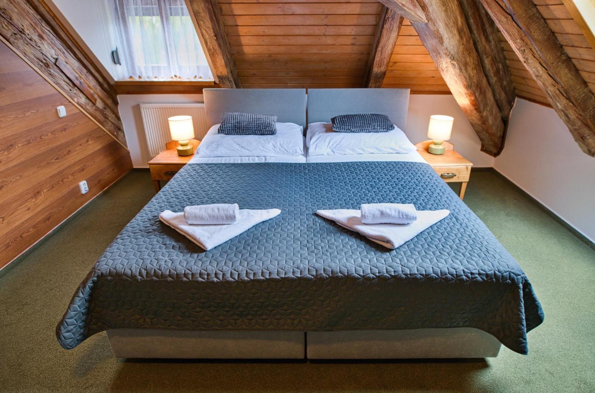 Krusovice Hotel U Lipy מראה חיצוני תמונה