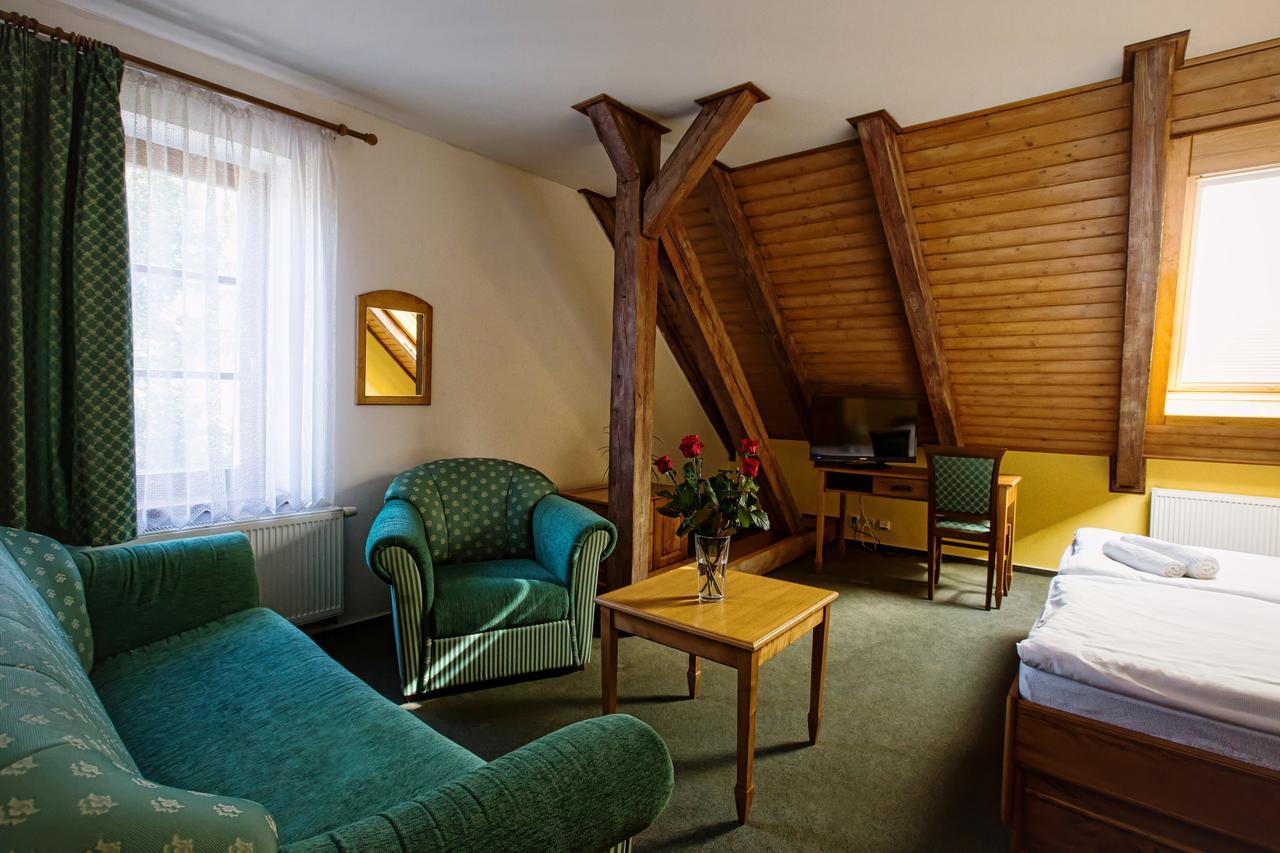 Krusovice Hotel U Lipy מראה חיצוני תמונה