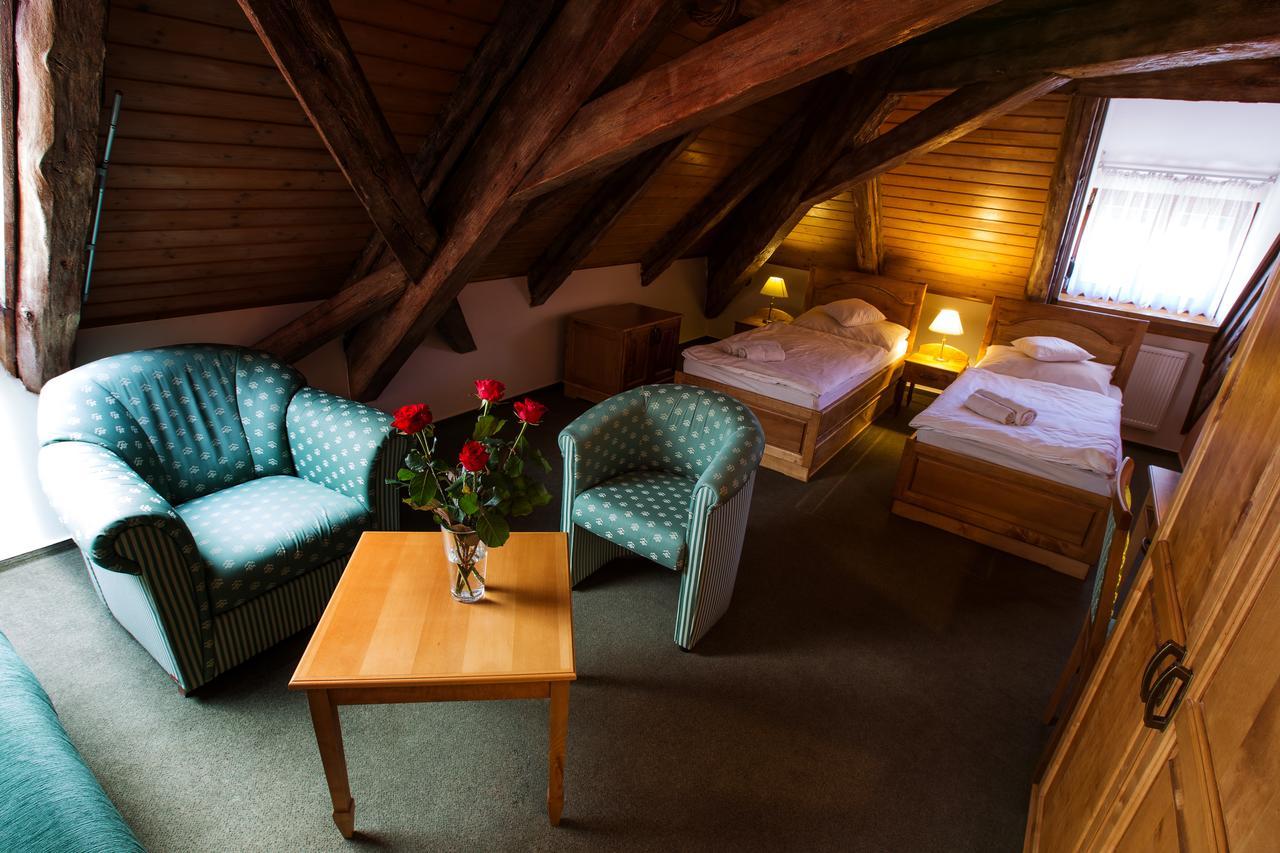 Krusovice Hotel U Lipy מראה חיצוני תמונה