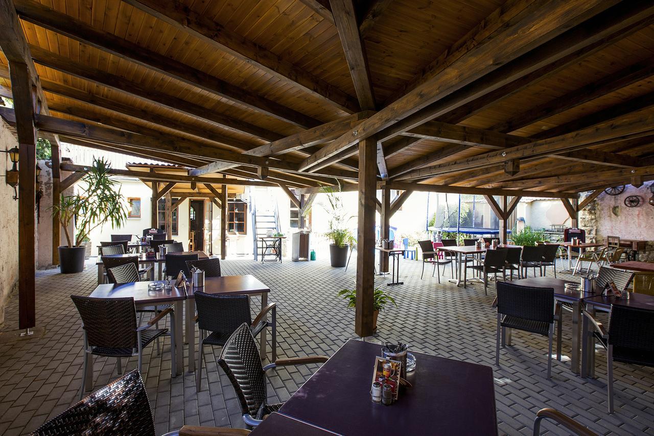 Krusovice Hotel U Lipy מראה חיצוני תמונה
